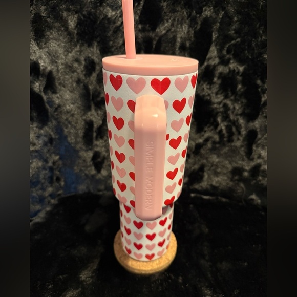 Simple Modern Limited Valentines Day White With Pink/Red Heart 40oz Trek Tumbler - Picture 3 of 9